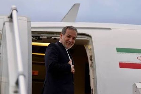 عراقجي يتوجه إلى بغداد للتنسيق بشأن مراسم تشييع علي خامنئي في العراق