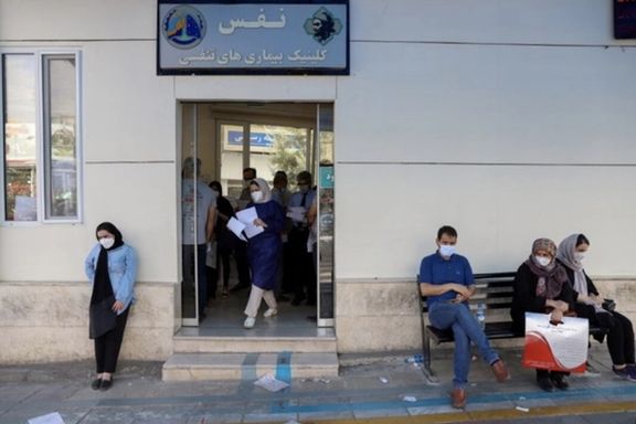 المتقاعدون في إيران يتخلون عن العلاج بسبب ضعف التأمين التكاملي وعدم استطاعتهم دفع التكاليف