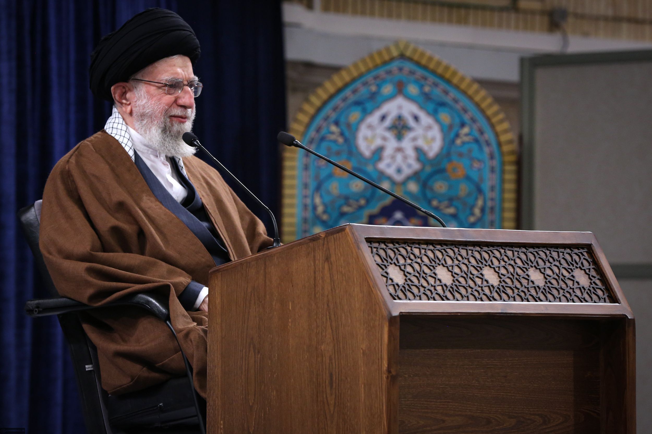 خامنه‌ای بدون اشاره به حمله روسیه، دلیل بحران اوکراین را سیاست آمریکا خواند