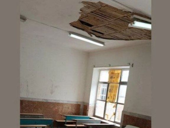 ریزش سقف یک مدرسه در ارومیه در روز بازگشایی سراسری مدارس دو دانشآموز را مصدوم کرد