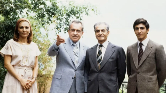Iran’s last Queen, Farah Pahlavi, former US President Richard Nixon, Mohammad Reza Shah Pahlavi, and his son, Prince Reza Pahlavi (from left to right)