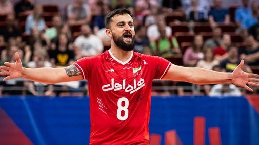 انتقاد حضرتپور از پاداش فوتبالیستها؛چرا همیشه جیب آنها پر است و ما این همه سختی میکشیم؟