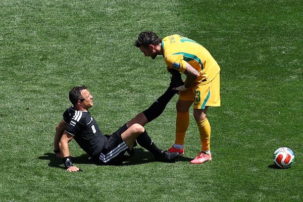 عضله داور بازی آمریکا و استرالیا گرفت، اما با آب خیارشور به بازی برگشت