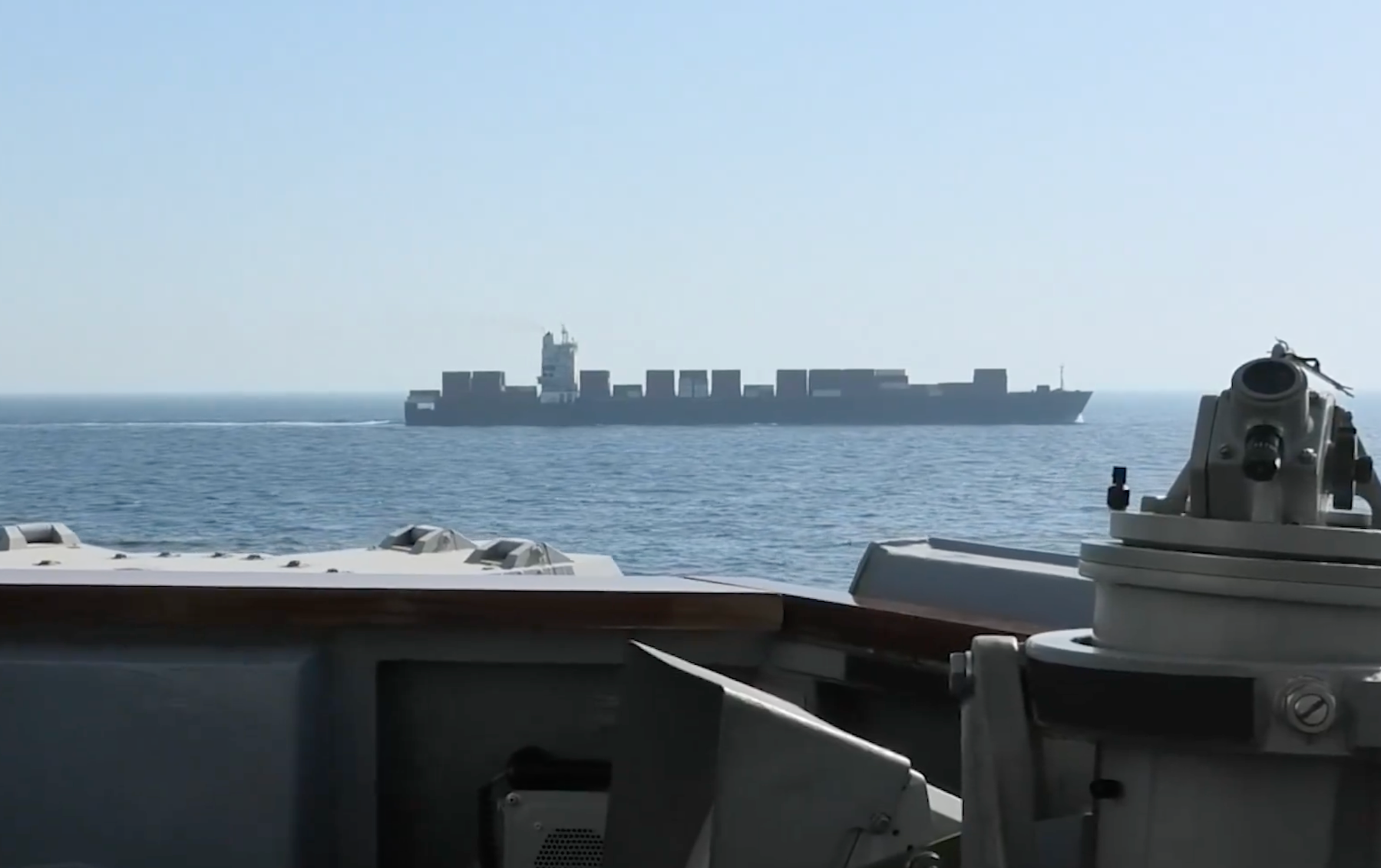 آمریکا کشتی ایرانی را در دریای عمان توقیف کرد؛ قرارگاه مرکزی خاتمالانبیا: تلافی میکنیم