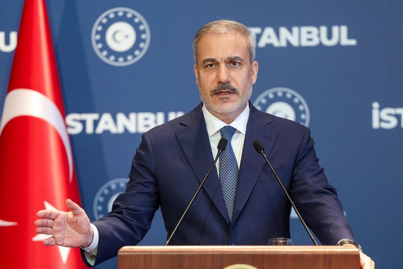 Turkish foreign minister says no immediate threat of Iran-US war - CNN Turk