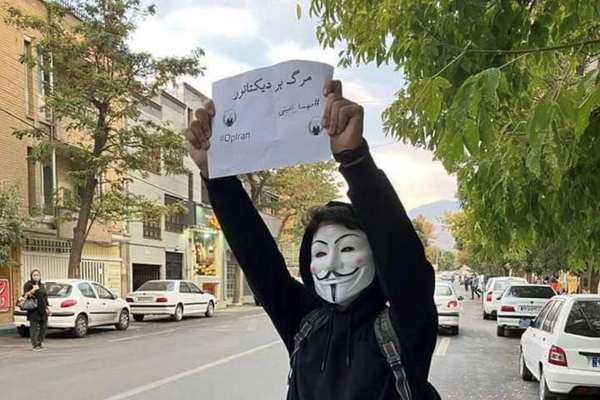 Reports Say Iranian Regime Continues Arrests, Torture Of Dissidents