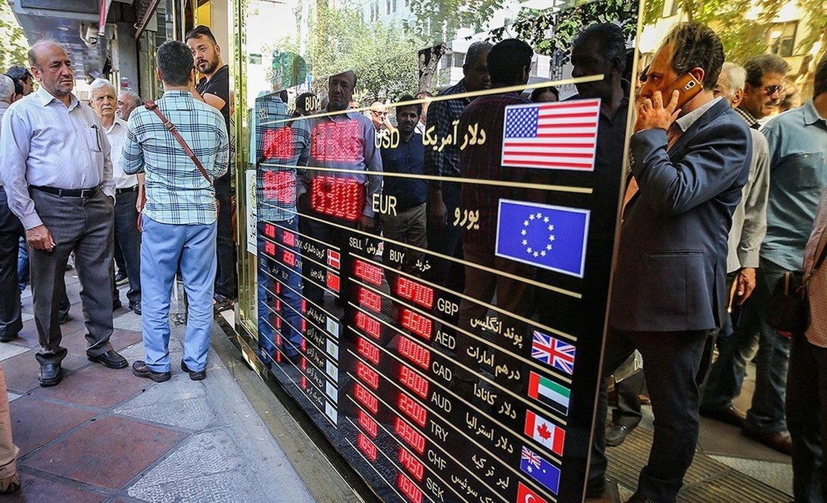 Media, Politicians In Iran See Government As Only Culprit In Economic Crisis