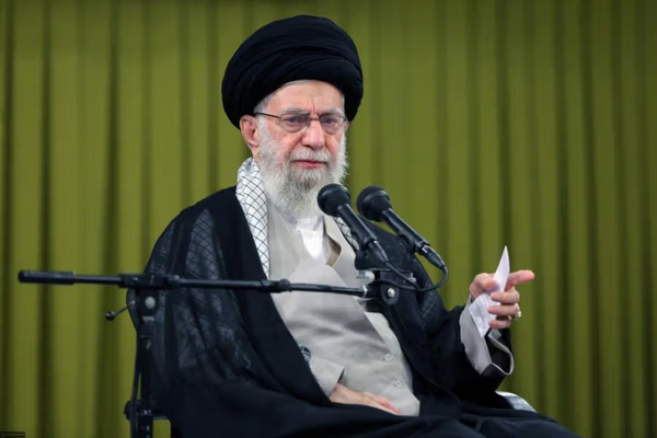 خامنئي: إيران لا تخاف من أميركا.. بل تُخيفها