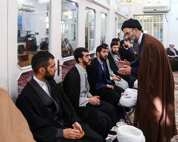رییس جامعه مدرسین حوزه علمیه قم: فقر مشکلات بسیاری برای طلبهها به وجود آورده است