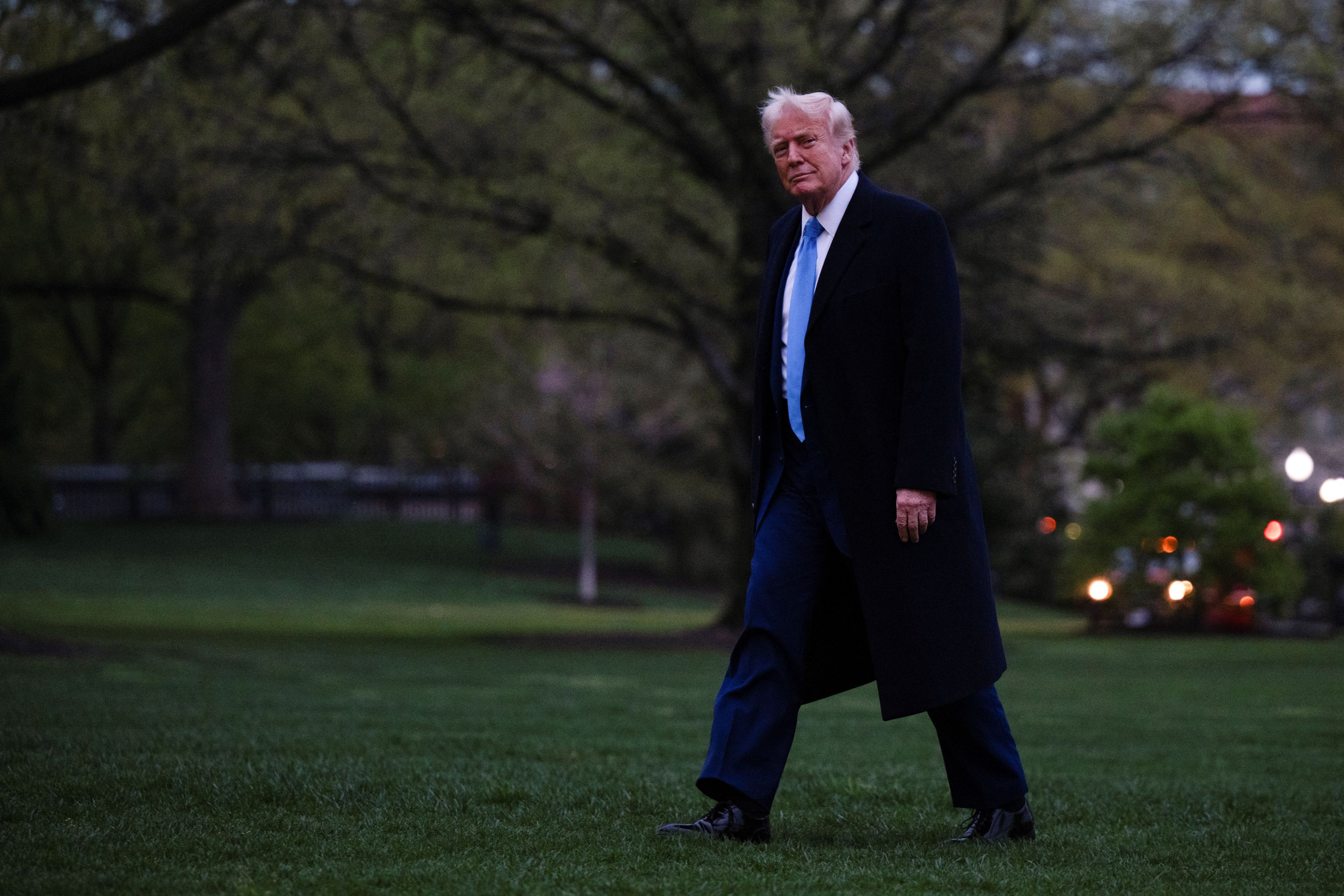 ترامپ در پاسخ به پرسشی درباره وضعیت بازار گفت گاهی باید «دارو مصرف کرد»