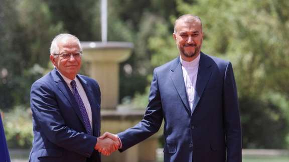 EU foreign policy chief Josep Borrell (L) and Iran's FM Hossein Amir-Abdollahian in Tehran, June 25, 2022