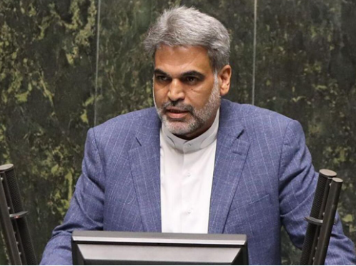 برلماني إيراني: الدولار ارتفع 2000 تومان بعد جلسة "بلا جدوى" مع الفريق الاقتصادي للحكومة