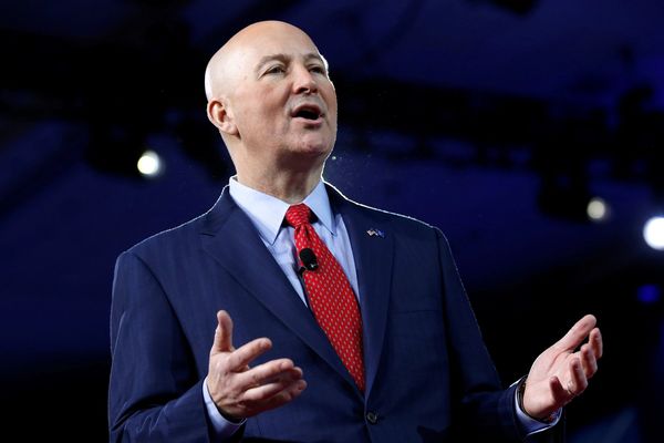 سيناتور أميركي: الصين الشيوعية تموّل أعداءنا وعلينا الرد بحزم عليها وعلى إيران