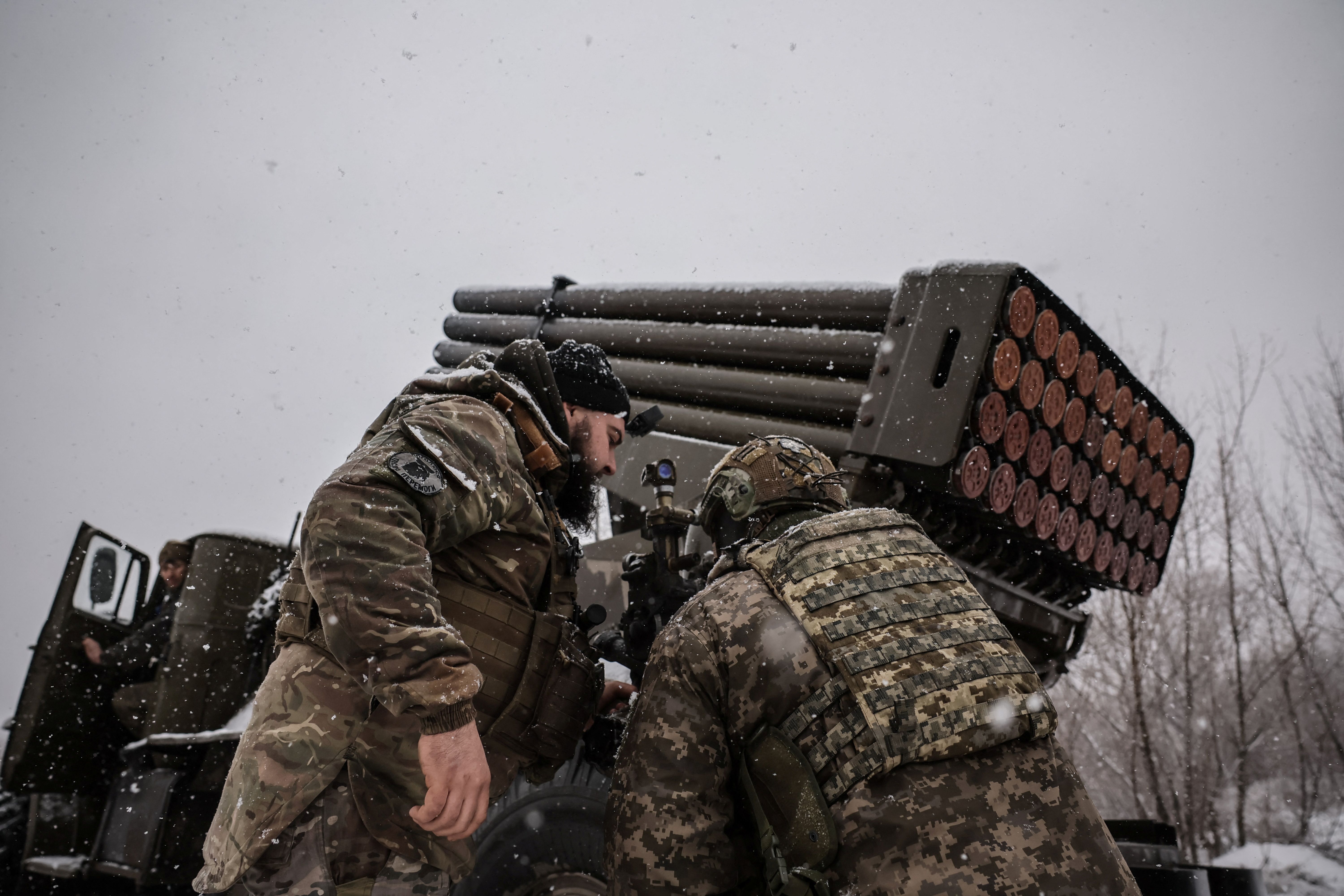 نظامیان اوکراینی در خط مقدم نبرد با روسیه در منطقه دونتسک، ۲۷ بهمن