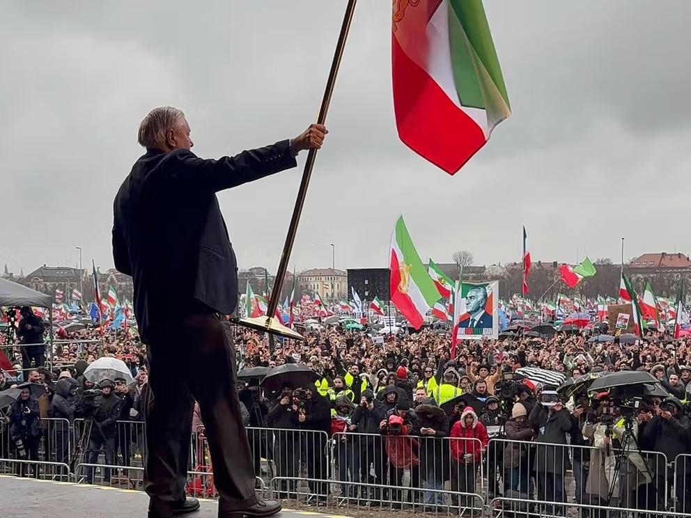 لیندسی گراهام: اقدام ترامپ علیه ایران می‌تواند لحظه‌ای مانند سقوط دیوار برلین رقم بزند