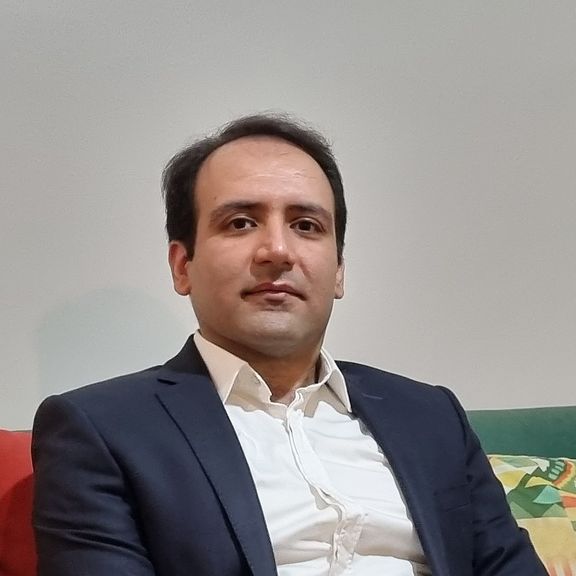 مجید توکلی، فعال سیاسی، مجموعا به ۶ سال زندان و ۲ سال ممنوعیت اقامت در تهران محکوم شد