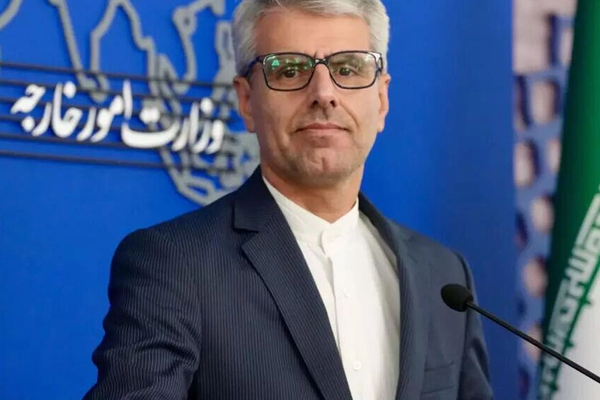 إيران تحذر الأوروبيين من تفعيل "آلية الزناد" وتؤكد مواصلة الاتصالات في جنيف