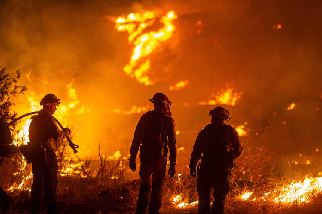 آتش‌نشانان پیشروی تازه‌ترین آتش‌سوزی جنگلی لس‌آنجلس را متوقف کردند