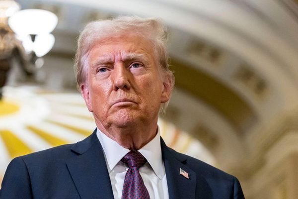 پیامک ارسالی ناشناس به شهروندان در ایران: رییسجمهوری آمریکا مرد عمل است