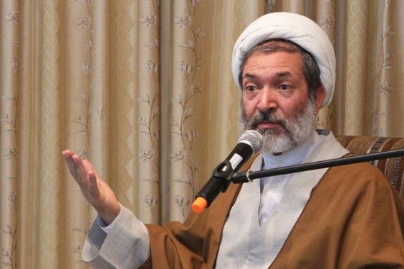مسئول دفتر حوزههای علمیه: رهبری نگران است روزی روحانیت فقط سر درس خود بروند