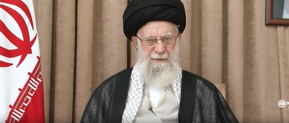 حامیان خامنهای در قم برای سلامتی او شتر قربانی کردند