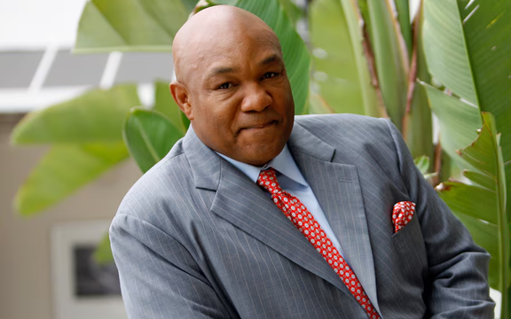 یک گریل برقی اسطوره را نجات داد؛ ثروت ۳۰۰ میلیون دلاری جرج فورمن برای ۱۲ فرزند