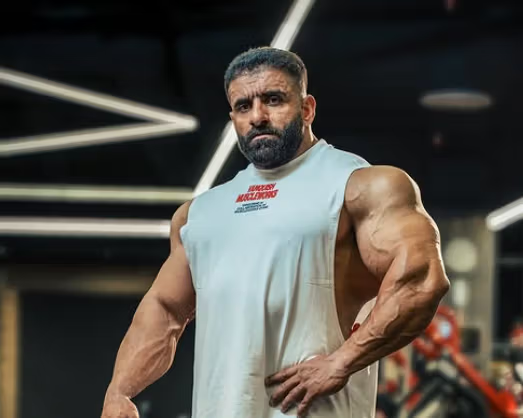 هادی چوپان درباره رقص و شادی تلویزیونی همزمان با قتل‌عام مردم ایران: عذرخواهم