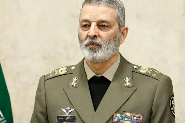 مقتل رئيس هيئة الأركان العامة للقوات المسلحة الإيرانية عبدالرحيم موسوي