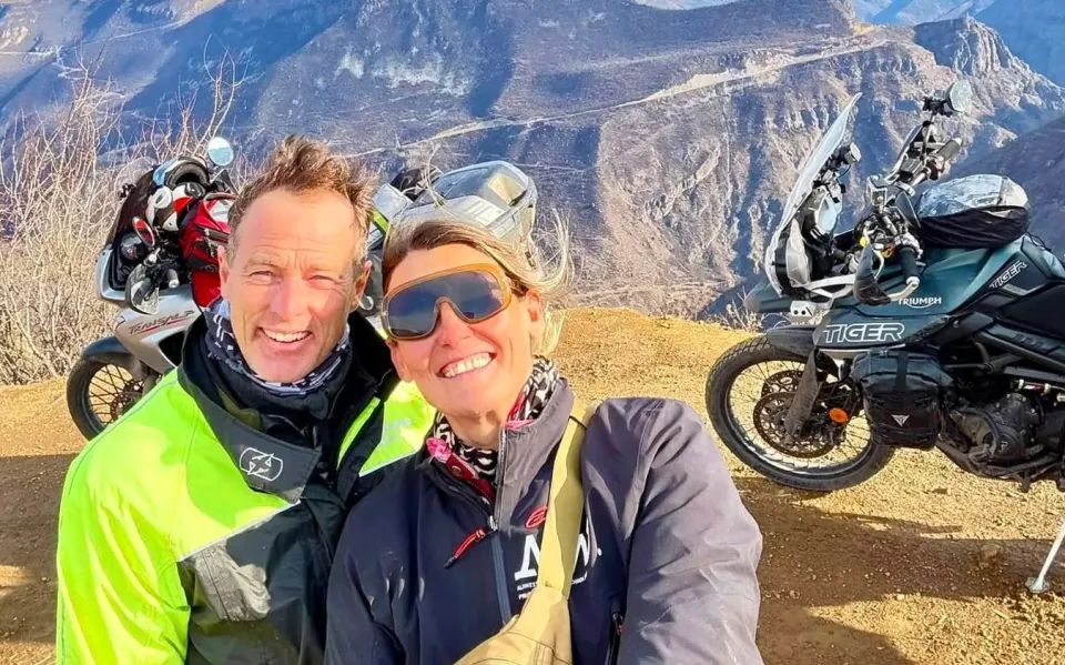 الزوجان البريطانيان المعتقلان في إيران يخضعان لمحاكمة مفاجئة بمحام عينته طهران