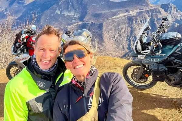 الزوجان البريطانيان المعتقلان بسجن "إيفين" بطهران ينهيان إضرابهما عن الطعام بعد نحو 3 أشهر