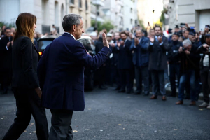 رییسجمهوری پیشین فرانسه در نخستین روز حبس تهدید به قتل شد
