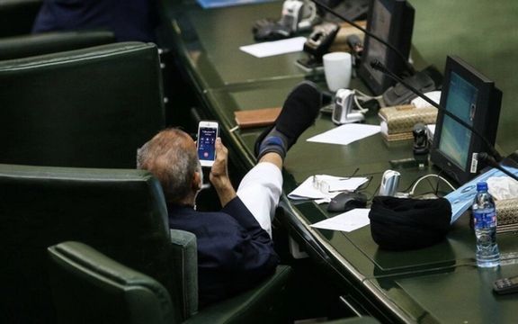 موج عذرخواهی در میان وابستگان به حکومت بهدلیل استفاده از سیمکارت بدون فیلترینگ