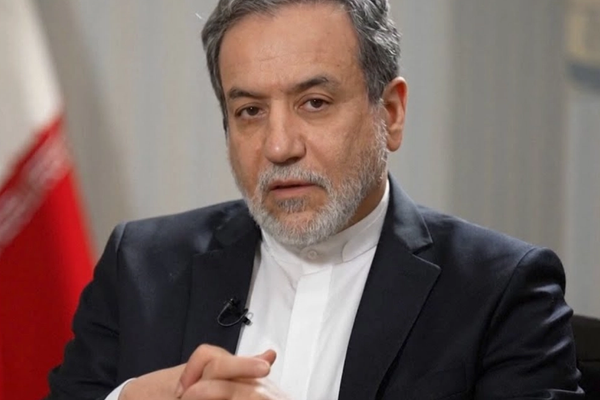 عراقجي: بموجب القانون الجديد التعاون سيتم فقط عبر مجلس الأمن القومي