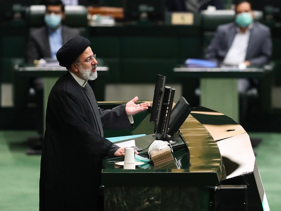 دولت در لایحه بودجه ۱۴۰۱، سن بازنشستگی را دو سال افزایش داد