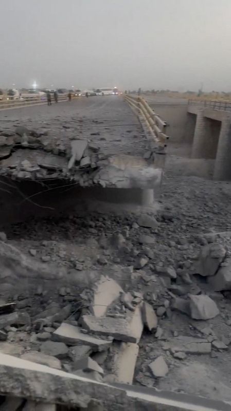 یک پل در بندرعباس پس از حمله آمریکا