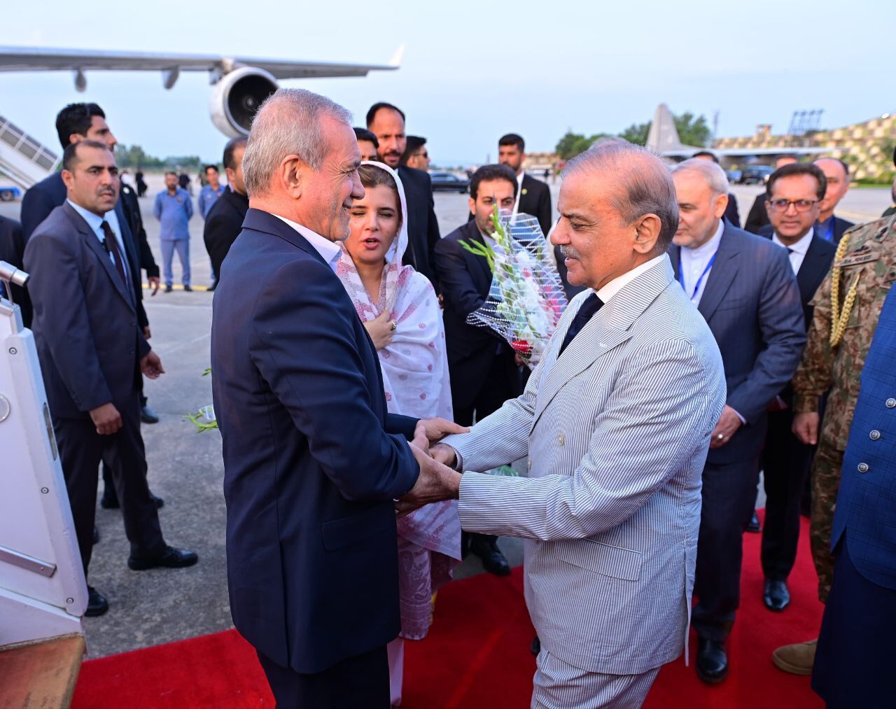 پزشکیان پس از پایان سفر به پاکستان: فصل نوینی از روابط میان دو کشور آغاز شده است