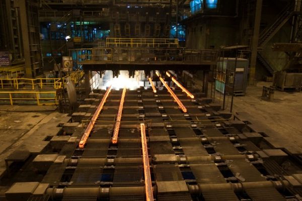Iran's electricity deficit halves steel production
