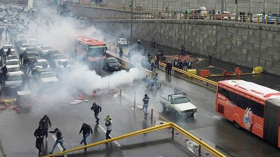جمهوری اسلامی اولین گام افزایش قیمت بنزین را همزمان با سالگرد اعتراضات آبان ۹۸ برمیدارد