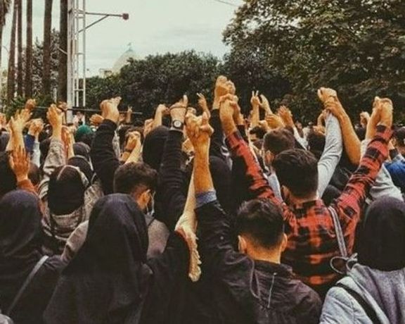 استدعاء "2843 طالبا" للجان التأديب في ذكرى احتجاجات "المرأة، الحياة، الحرية" بإيران