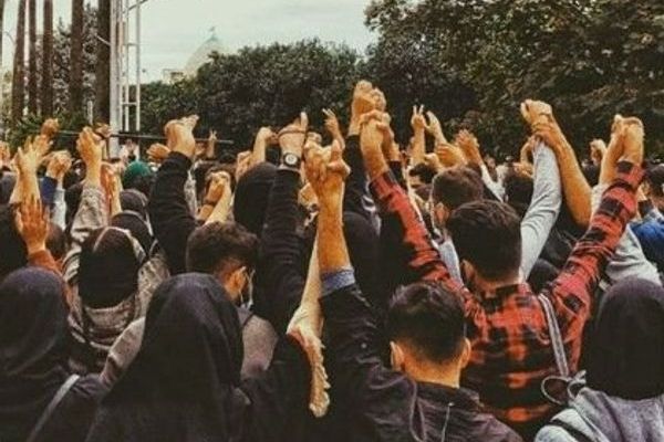 استدعاء "2843 طالبا" للجان التأديب في ذكرى احتجاجات "المرأة، الحياة، الحرية" بإيران