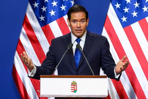 مارکو روبیو امتناع تهران از مذاکره درباره موشکهای بالستیک را «مشکل بسیار بزرگ» دانست