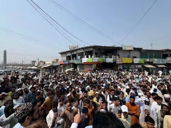 کشته شدن ۲۰ غیرنظامی در بمباران جت‌های پاکستانی و راهپیمایی اعتراضی در خیبرپختونخوا