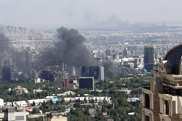 گاردین: جمهوری اسلامی دشمنی‌ست که نتانیاهو همیشه خواهان نابودی آن بوده است