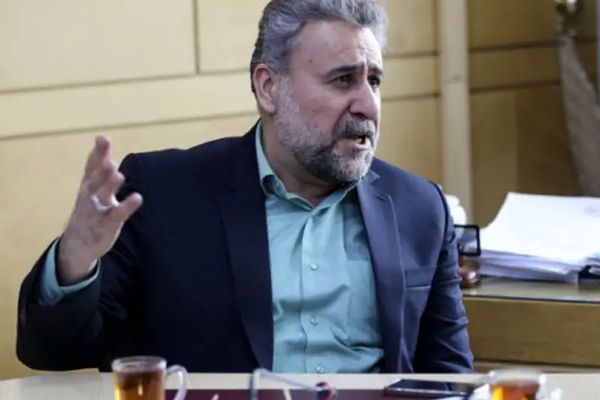 برلماني إيراني سابق: إجمالي السرقات في قضايا الاختلاس الكبرى يصل إلى 57 مليار دولار