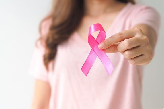 در هر ۳۰ تا ۴۰ دقیقه یک زن در ایران به سرطان سینه مبتلا میشود