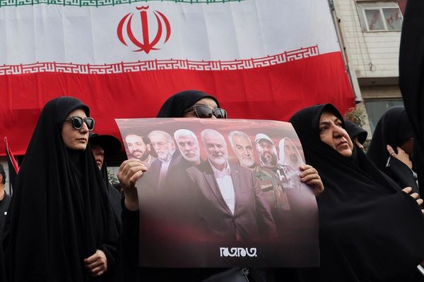 World nations scramble to avert all-out war in Mideast