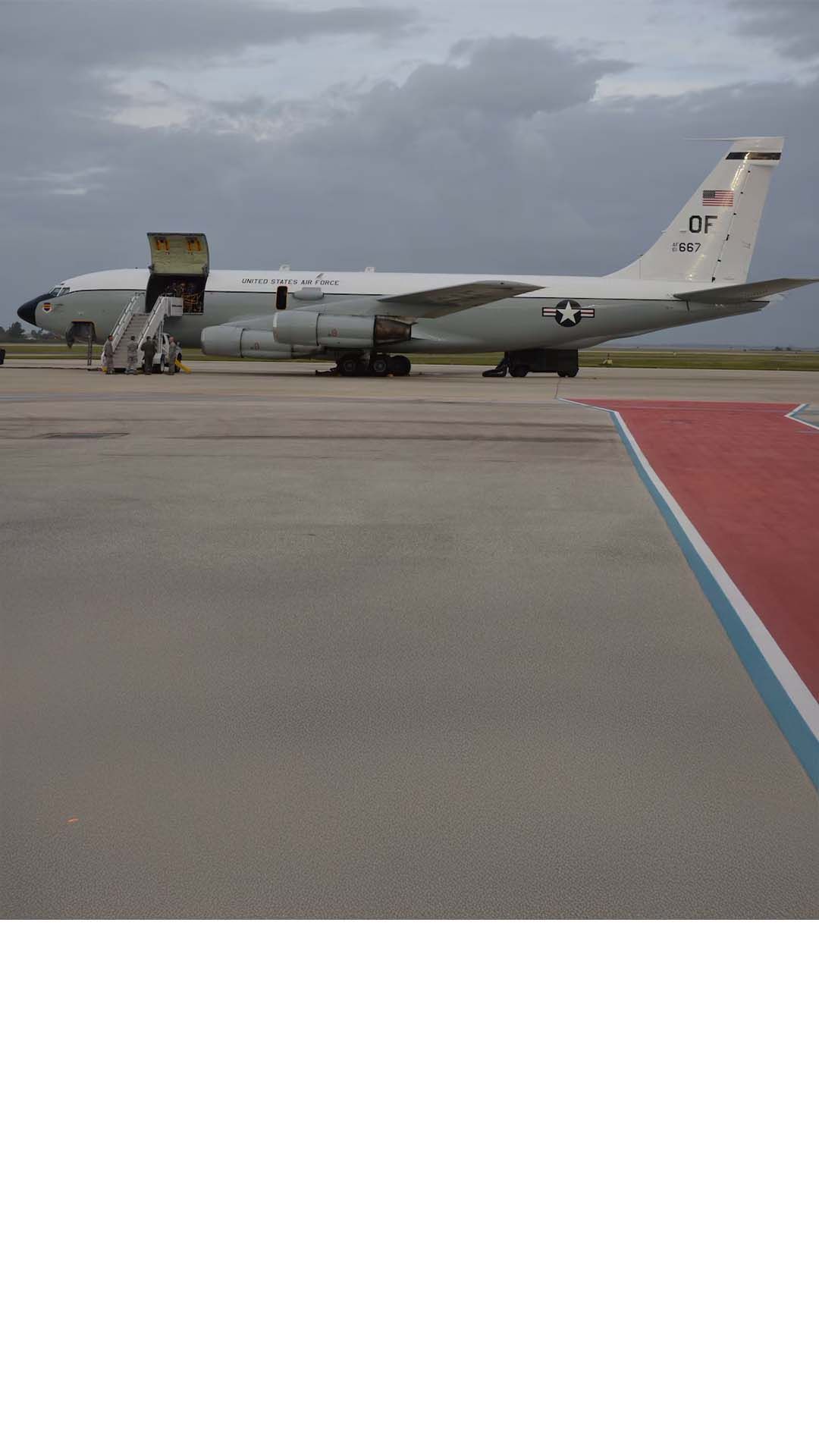 هواپیمای «ردیاب هسته‌ای» آمریکا وارد بریتانیا شد