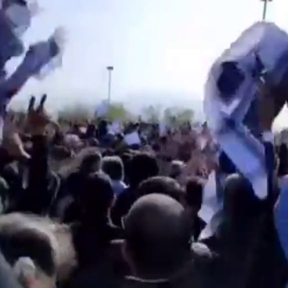 چهلمین روز کشته شدن مهسا امینی؛ مردم معترض در آرامستان سقز شعارهای ضدحکومتی سر دادند