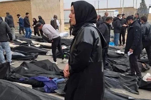 ایرانیان در تبعید از کشتارهای گسترده میگویند؛ هر خانواده یک جانباخته میشناسد