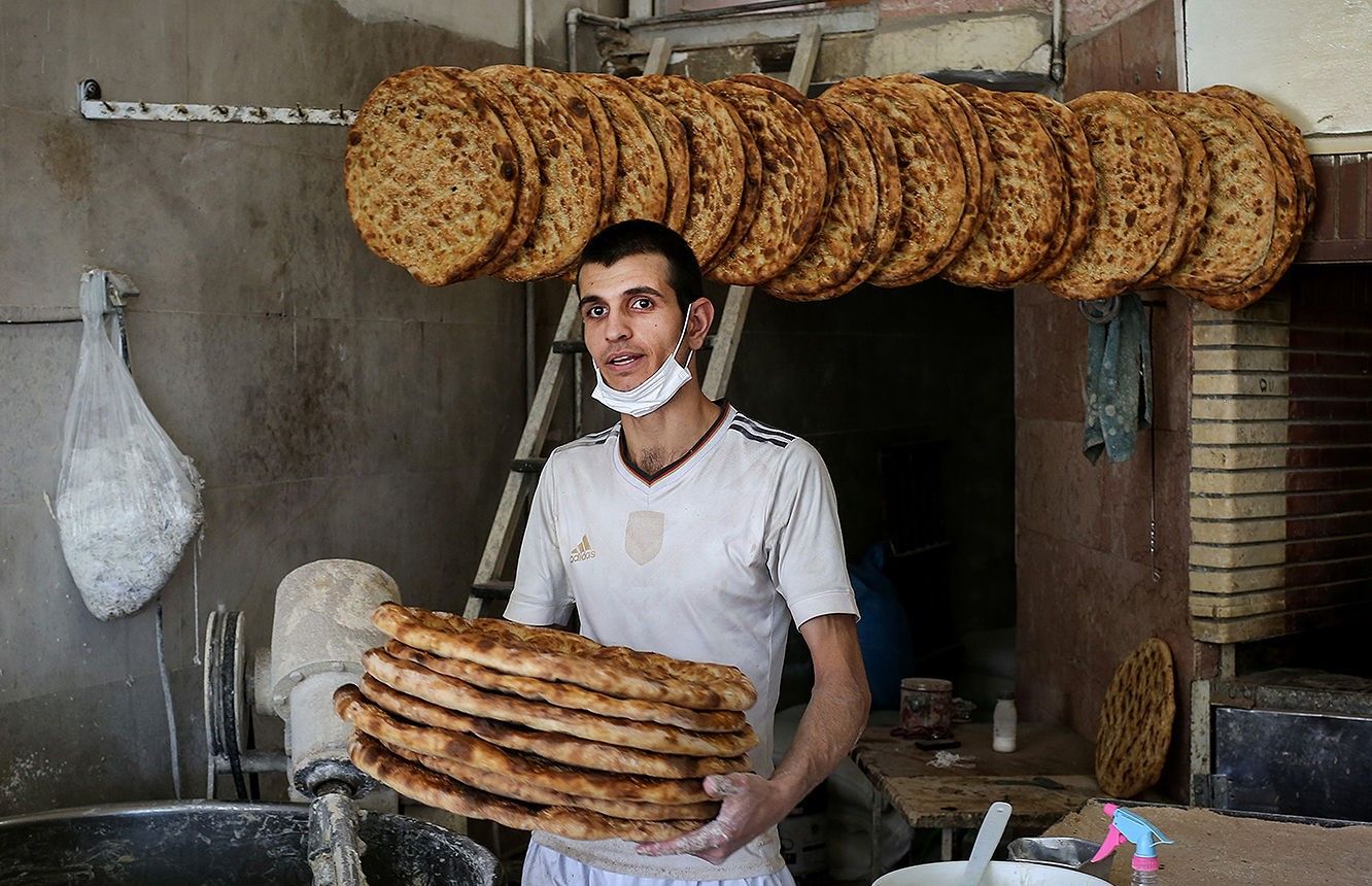 وزیر کشور گزارش‌ها را درباره محدودیت فروش نان در ایران غلط دانست
